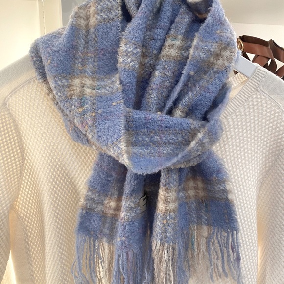 burberry scarf light blue